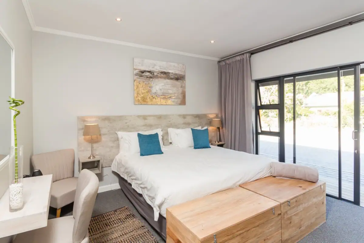 The room with a king-size bed with view to the patio